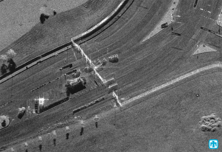 Ka-band-image-of-a-gate-at-Kirtland-AFB.-Note-the-vehicles-lined-up-to-enter-from-the-right..png